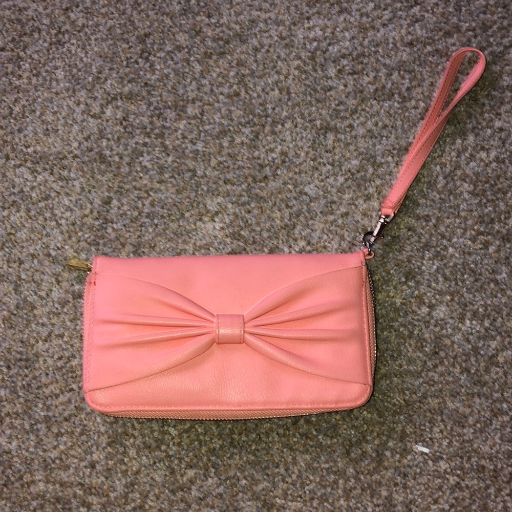 Bow Wristlet/Clutch
